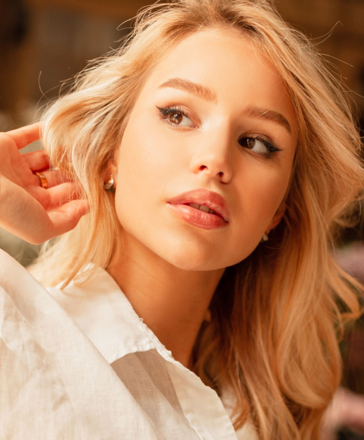 Young woman with blonde hair and expressive gaze.